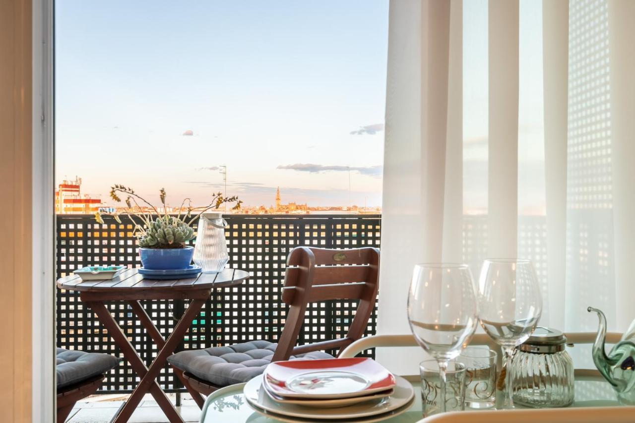 Apartamento Desde El Cielo De Triana Daire Sevilla Dış mekan fotoğraf